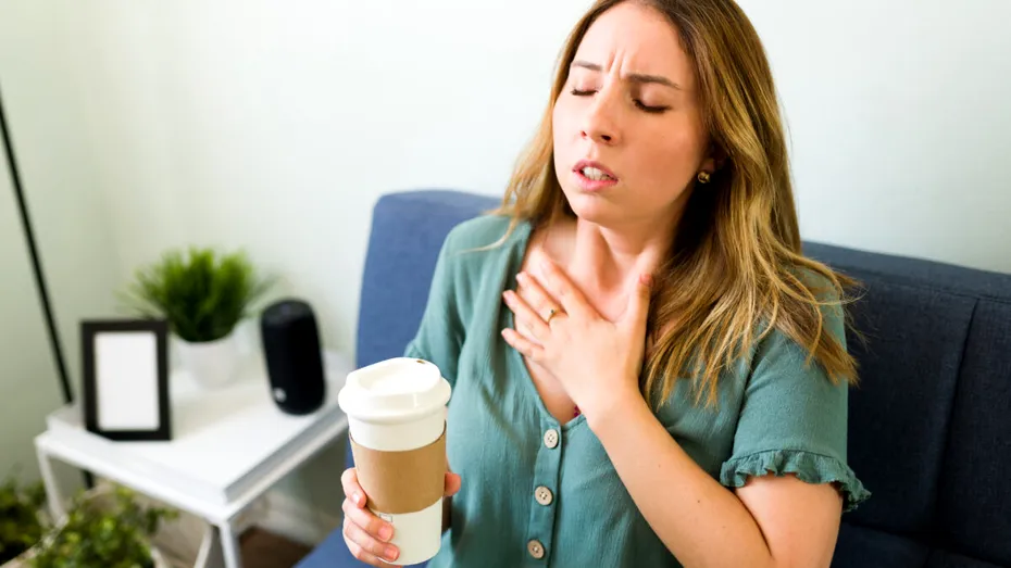 Ai băut prea multă cafea sau energizant și te doare în piept? Cum scapi rapid de excesul de cofeină din sânge