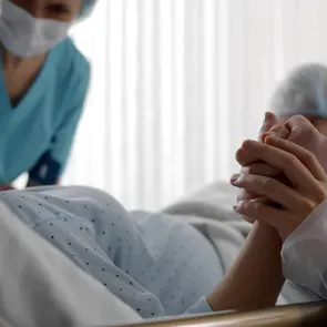 O mamă a fost declarată moartă timp de 60 de secunde după naștere: „A fost o liniște absolută, dar știam că nu-mi voi mai vedea copiii”