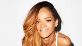 Rihanna, sexy, provocatoare, cu sânii la vedere
