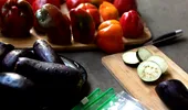 Gogoșari murați cu vinete și struguri. Rețeta delicioasă pe care o poate face oricine!