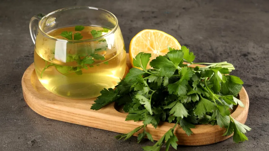 Cum să elimini pietrele la rinichi cu ceaiul de pătrunjel. Rețeta care susține sănătatea rinichilor și previne infecțiile urinare