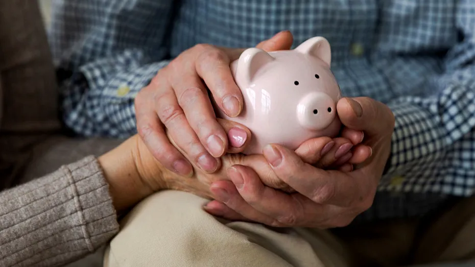 Pensionarii care pot primi înapoi banii reținuți pentru CASS. Pașii necesari pentru recuperarea sumelor