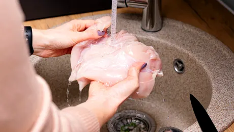 Alimentele pe care nu ar trebui să le speli înainte de a fi gătite. Apa le va distruge gustul și textura