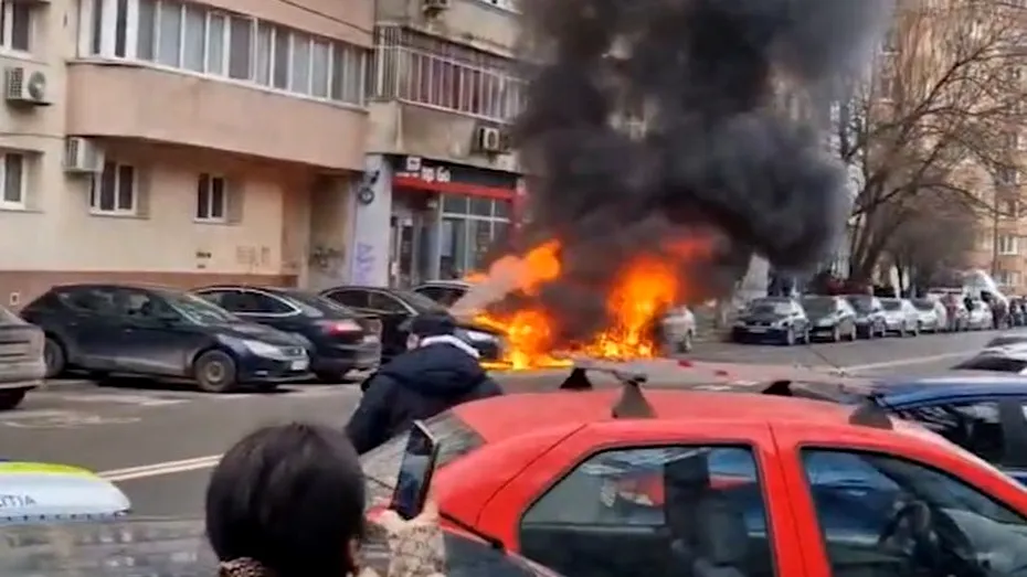 Doi soţi au rămas captivi într-un Smart electric care a luat foc în București! Femeia a ars de vie