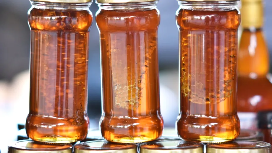 Mierea va fi mai puțină și mai scumpă în 2025. Albinele au cules cu până la 50% mai puțin polen / VIDEO