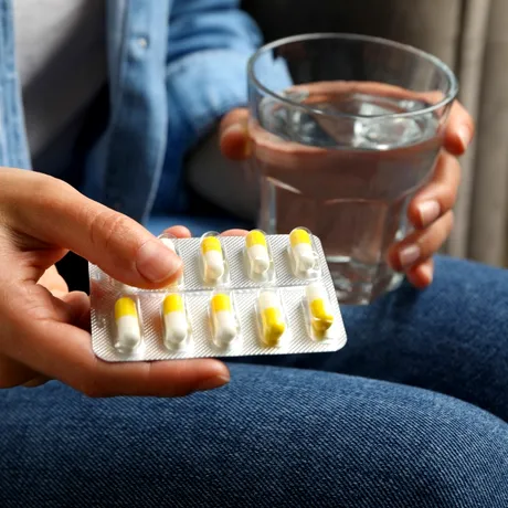 Atenție la medicamentele de zi cu zi. Aceste tratamente comune îți pot afecta somnul fără să îți dai seama
