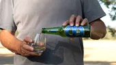 Chiar și cantitățile mici de alcool pot crește riscul de cancer. Consumul de alcool, asociat cu șapte tipuri de cancer