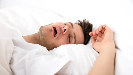 5 remedii anti-sforăit de care ai nevoie pentru un somn mai bun