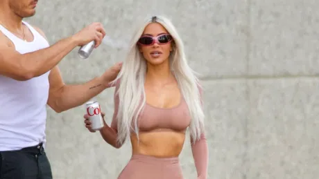 Kim Kardashian, cele mai bune ținute monocrome