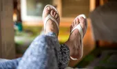 Atenție, turiști! În aceste destinații din Europa poți fi amendat cu 2.500 euro dacă porți șlapi