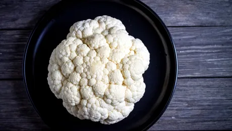 Leguma-minune care seamănă cu orezul și te ajută să slăbești. Totul despre orezul de conopidă