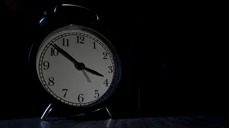 De ce ne trezim mereu între 3 și 4 dimineața. Ce este „ora lupului” și ce se întâmplă în corpul nostru