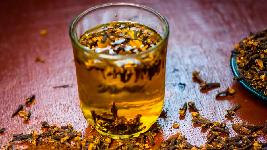 „Sedativul natural” care curăță rinichii. Amestecul pe care să-l bei în fiecare seară dacă vrei să dormi mai bine, să ai o digestie fără probleme și să suprimi pofta de mâncare