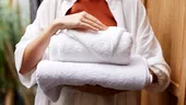 Cum să ai prosoape pufoase după fiecare spălare. Secretul e 100% natural