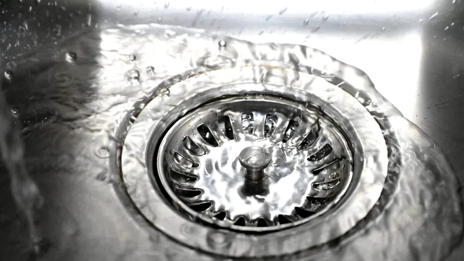 De ce miroase sifonul din baie mai puternic când începe sezonul rece