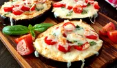 Mini pizza cu „blat” de vinete: ușor de făcut și gata în mai puțin de 20 minute