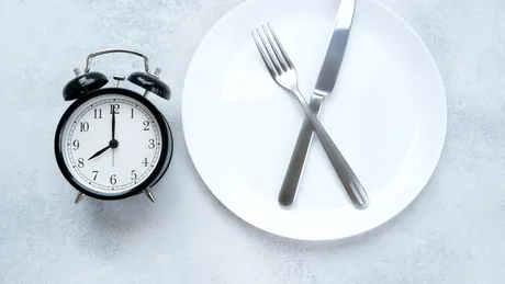 Ce se întâmplă, de fapt, dacă ții post intermitent. Din ce în ce mai mulți români încearcă să slăbească așa