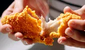 Aripioare de pui crocante ca la KFC, fără prăjire în ulei. Cum obții crusta delicioasă!