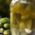 Ingredientul simplu care poate ajuta murăturile să rămână crocante! Secretele bunicii pentru a se păstra toată iarna