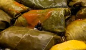 Dolmades – sărmăluțe în foi de viță – rețetă grecească vegană