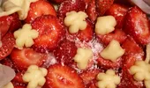 Plăcintuță cu căpșuni – desertul ideal pentru toată familia