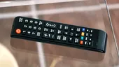 Cu ce să cureți telecomanda fără să o desfaci. Două lucruri pe care sigur le ai în casă