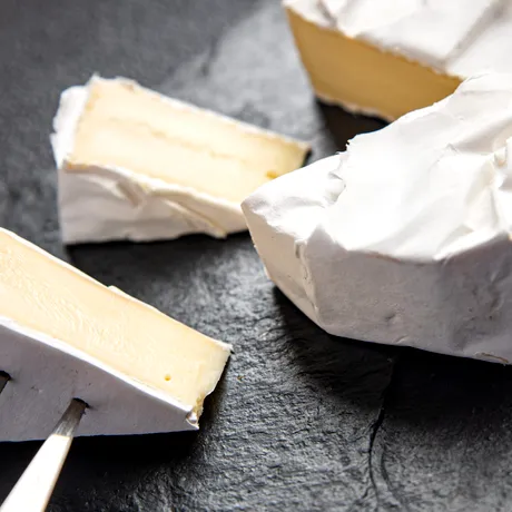 Alertă alimentară: brânză Brie retrasă de la METRO după depistarea bacteriei Listeria. Ce lot trebuie verificat