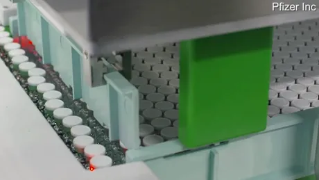 Imaginea așteptată de o lume întreagă. Primele doze de vaccin anti-COVID ies de pe linia de producție