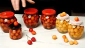 Rețetă compot de cireșe fără sâmburi. Ingredientul secret care îl transformă în curcubeu pe cerul gurii
