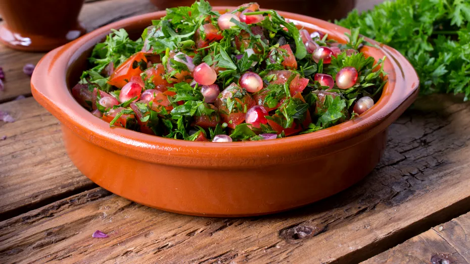 Alimentul de 1 leu care blochează „ruginirea” organismului. Se mănâncă crud!