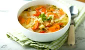 Ciorbă de legume, rețetă ca la Mânăstirea Putna. Ce ingrediente să adaugi, pentru ca preparatul să aibă un gust de neuitat