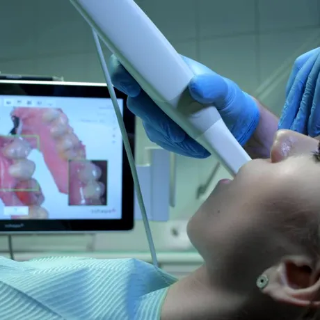 Stomatologia fără frică și cu rezultate reale. „Când pacientul înțelege pas cu pas ce urmează, anxietatea dispare”