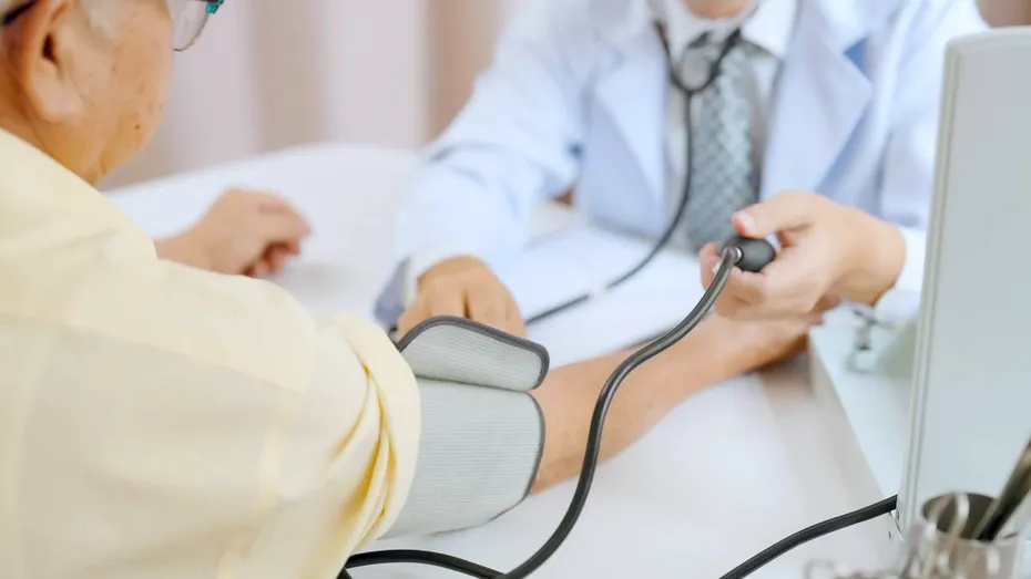 Colesterolul mărit și hipertensiunea arterială nu sunt același lucru. Diferențele pe care trebuie să le cunoști pentru a-ți proteja inima