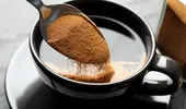 Ingredientul pe care tot mai mulți îl pun în cafea pentru a reduce balonarea și inflamația