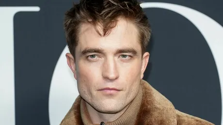 Robert Pattinson, apariție în fustă pe covorul roșu. Ce s-a întâmplat cu „cel mai atrăgător bărbat din lume”?