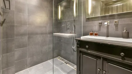 Cum să cureți ușile de la duș, fără chimicale! Soluția simplă din bucătărie care face furori printre gospodine