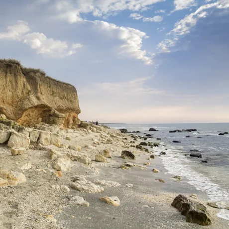 Cât a ajuns să coste o noapte de cazare la Corbu, în 2025. Plaja sălbatică e acum o destinație de top pentru români