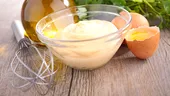 Cum prepari maioneză de casă cu ouă fierte și crude. E delicioasă și nu ai nevoie de mult ulei!