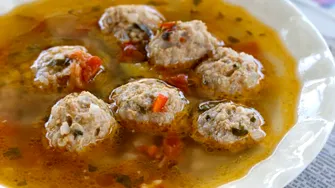 Cât rezistă ciorba de perișoare la frigider? Greșeala frecventă făcută de toți românii