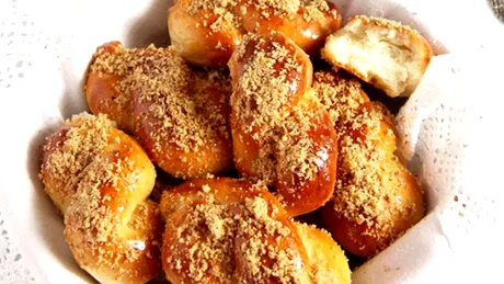 Cum prepari mucenici moldoveneşti, fără zahăr. Din 2 ouă îți ies 30 de bucăţi