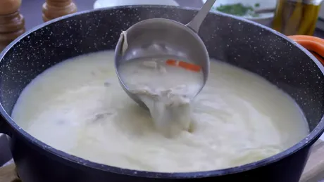 Cum salvezi ciorba rădăuțeană dacă s-a brânzit. Metoda secretă prin care o poți repara