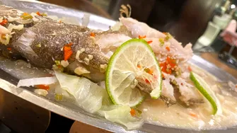Rețetă exotică din Caraibe: cum să prepari cel mai aromat pește cu lapte de cocos și lămâie verde