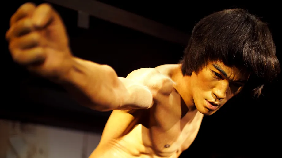 Misterul morții lui Bruce Lee, elucidat după 50 de ani: Boala care l-a făcut să bea apă în exces