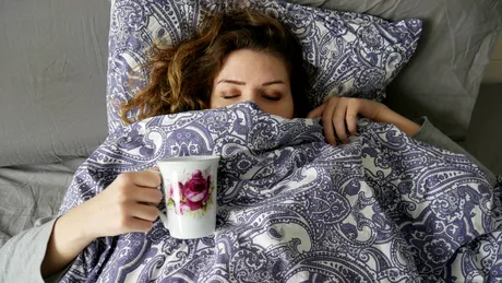 Până la ce oră poți să bei cafea să nu ai probleme cu somnul„Dacă bei un espresso la prânz, o parte din cofeină poate rămâne în organism chiar și la ora 20:00”