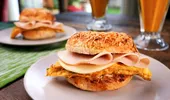 Rețetă Bagel cu omletă și Salam Victoria