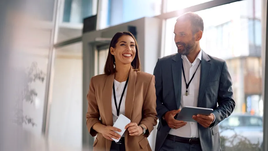 Până la ce oră poți să spui „Bună dimineața!” Ce spun normele de conduită din România