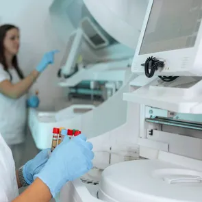 Persoanele născute înainte de 1975, avertizate să facă o analiză de sânge pentru a preveni o boală fatală