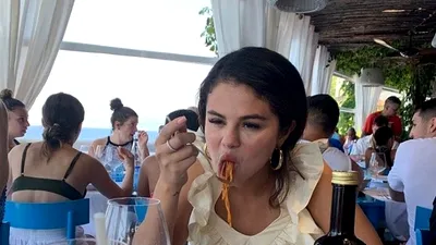 Selena Gomez, mic dejun delicios, bogat în proteine. Mănâncă zilnic același lucru!