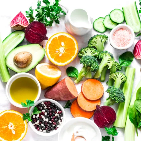 6 schimbări în dietă care îți îmbunătățesc vederea (și nu implică morcovi)