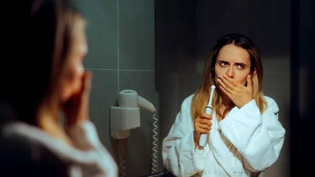 Situații în care nu este bine să te speli deloc pe dinți. Îi distrugi!